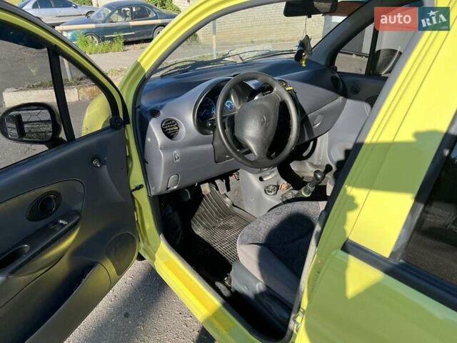 Желтый Дэу Матиз, объемом двигателя 0.8 л и пробегом 63 тыс. км за 2699 $, фото 3 на Automoto.ua