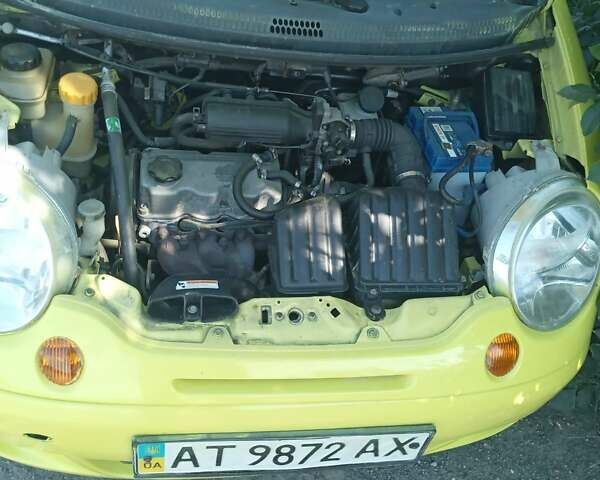 Желтый Дэу Матиз, объемом двигателя 0.8 л и пробегом 150 тыс. км за 2400 $, фото 4 на Automoto.ua