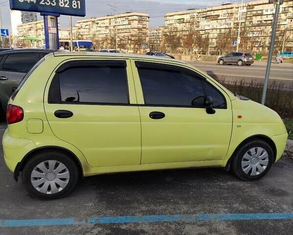 Желтый Дэу Матиз, объемом двигателя 0.8 л и пробегом 50 тыс. км за 2900 $, фото 4 на Automoto.ua