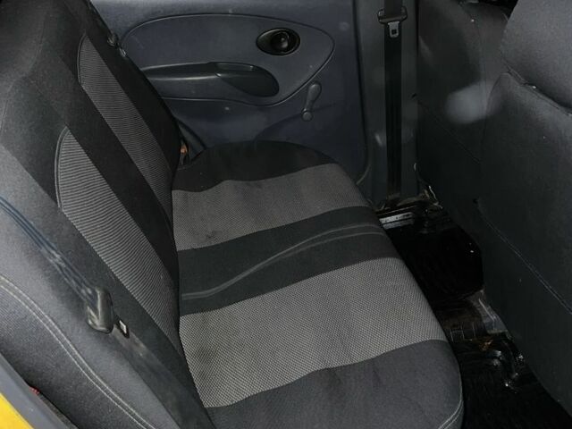 Желтый Дэу Матиз, объемом двигателя 0.8 л и пробегом 150 тыс. км за 1500 $, фото 4 на Automoto.ua