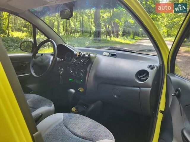 Желтый Дэу Матиз, объемом двигателя 0.8 л и пробегом 93 тыс. км за 2650 $, фото 2 на Automoto.ua