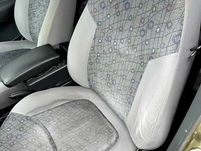 Желтый Дэу Матиз, объемом двигателя 0.9 л и пробегом 114 тыс. км за 2850 $, фото 6 на Automoto.ua