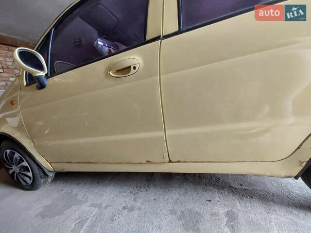Желтый Дэу Матиз, объемом двигателя 0.8 л и пробегом 199 тыс. км за 1999 $, фото 5 на Automoto.ua