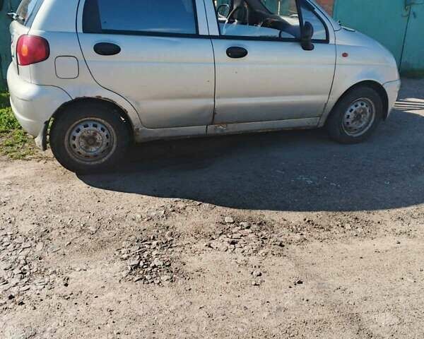 Деу Матіз 2004 у Люботине на Automoto.ua Сірий Деу Матіз, об'ємом двигуна 0.8 л та пробігом 160 тис. км за 1800 $, фото 3 на Automoto.ua