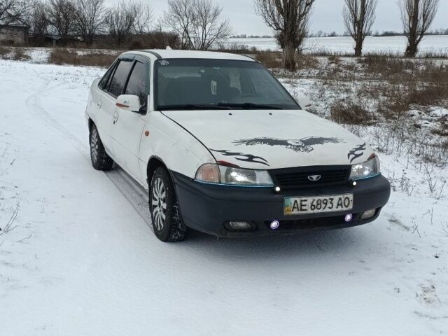 Белый Дэу Нексия, объемом двигателя 1.5 л и пробегом 304 тыс. км за 1187 $, фото 2 на Automoto.ua