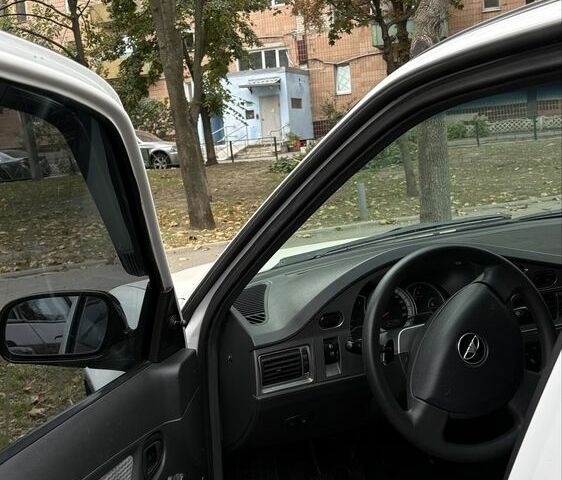 Белый Дэу Нексия, объемом двигателя 1.6 л и пробегом 45 тыс. км за 3096 $, фото 3 на Automoto.ua