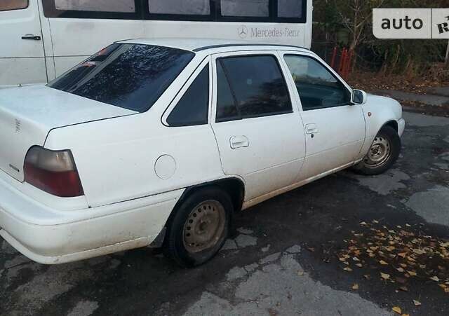 Белый Дэу Нексия, объемом двигателя 1.5 л и пробегом 180 тыс. км за 1650 $, фото 2 на Automoto.ua