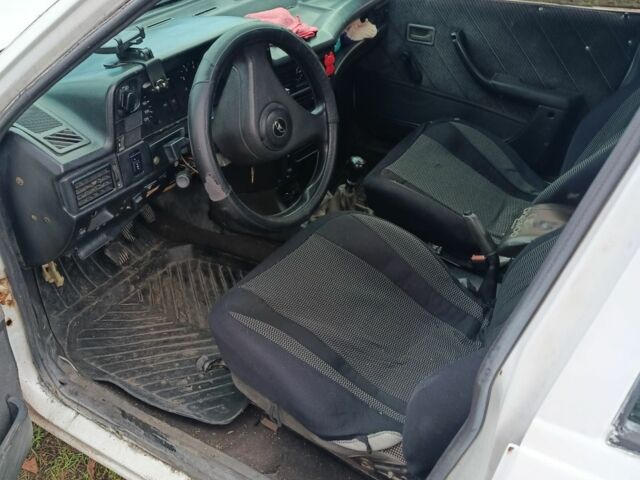 Белый Дэу Нексия, объемом двигателя 1.5 л и пробегом 500 тыс. км за 761 $, фото 5 на Automoto.ua