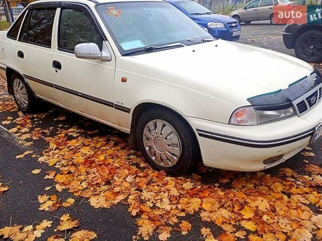 Белый Дэу Нексия, объемом двигателя 1.5 л и пробегом 325 тыс. км за 1500 $, фото 4 на Automoto.ua