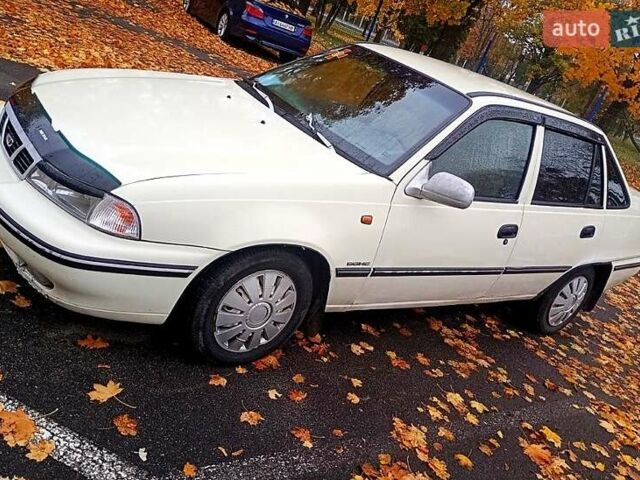 Белый Дэу Нексия, объемом двигателя 1.5 л и пробегом 325 тыс. км за 1500 $, фото 6 на Automoto.ua