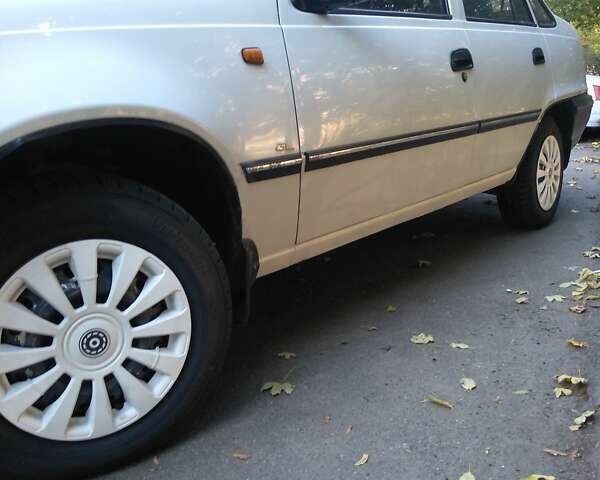 Белый Дэу Нексия, объемом двигателя 1.5 л и пробегом 148 тыс. км за 1900 $, фото 2 на Automoto.ua