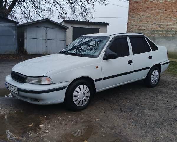 Белый Дэу Нексия, объемом двигателя 1.5 л и пробегом 340 тыс. км за 1350 $, фото 1 на Automoto.ua