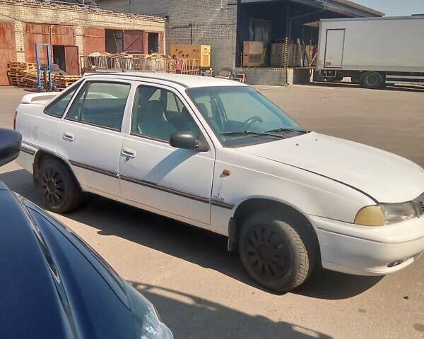Белый Дэу Нексия, объемом двигателя 1.5 л и пробегом 207 тыс. км за 850 $, фото 5 на Automoto.ua