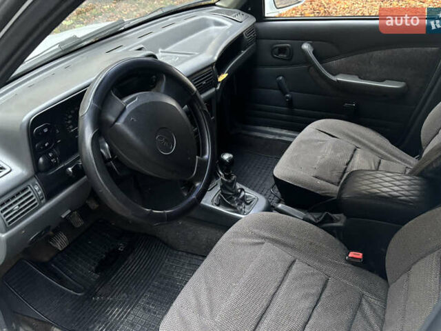 Белый Дэу Нексия, объемом двигателя 1.5 л и пробегом 249 тыс. км за 1600 $, фото 3 на Automoto.ua