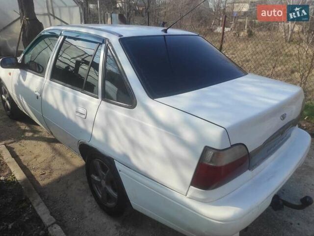Белый Дэу Нексия, объемом двигателя 1.5 л и пробегом 220 тыс. км за 1650 $, фото 3 на Automoto.ua