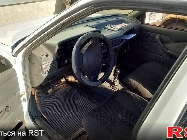 Білий Деу Нексія, об'ємом двигуна 1.6 л та пробігом 243 тис. км за 1800 $, фото 5 на Automoto.ua