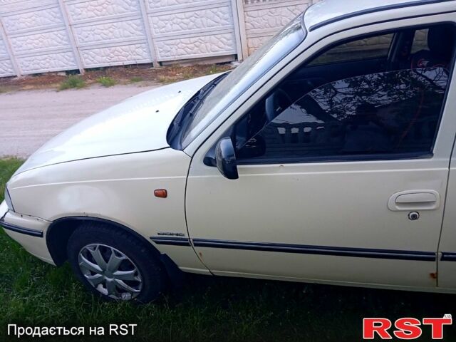 Белый Дэу Нексия, объемом двигателя 1.5 л и пробегом 258 тыс. км за 1300 $, фото 2 на Automoto.ua