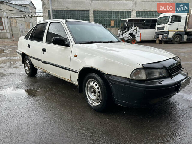 Белый Дэу Нексия, объемом двигателя 1.5 л и пробегом 262 тыс. км за 1100 $, фото 5 на Automoto.ua