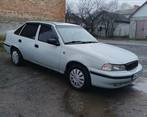 Белый Дэу Нексия, объемом двигателя 1.5 л и пробегом 340 тыс. км за 1350 $, фото 7 на Automoto.ua
