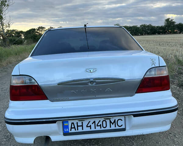Белый Дэу Нексия, объемом двигателя 1.5 л и пробегом 187 тыс. км за 958 $, фото 2 на Automoto.ua