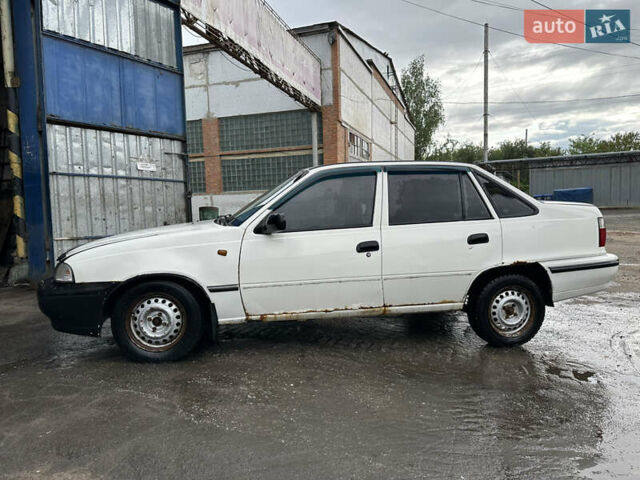 Белый Дэу Нексия, объемом двигателя 1.5 л и пробегом 262 тыс. км за 1100 $, фото 4 на Automoto.ua