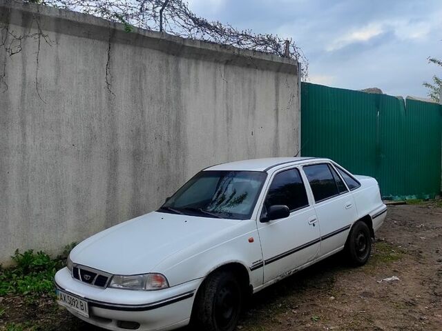Белый Дэу Нексия, объемом двигателя 1.6 л и пробегом 280 тыс. км за 1300 $, фото 5 на Automoto.ua