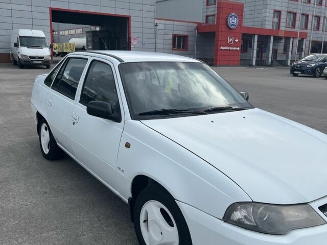 Белый Дэу Нексия, объемом двигателя 1.5 л и пробегом 203 тыс. км за 2000 $, фото 1 на Automoto.ua