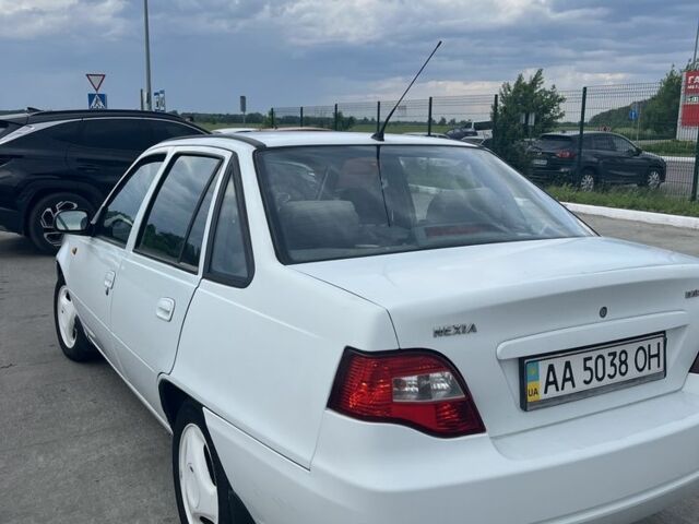 Белый Дэу Нексия, объемом двигателя 1.5 л и пробегом 203 тыс. км за 2000 $, фото 5 на Automoto.ua