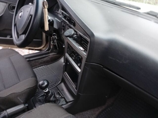 Белый Дэу Нексия, объемом двигателя 1.5 л и пробегом 111 тыс. км за 2200 $, фото 12 на Automoto.ua