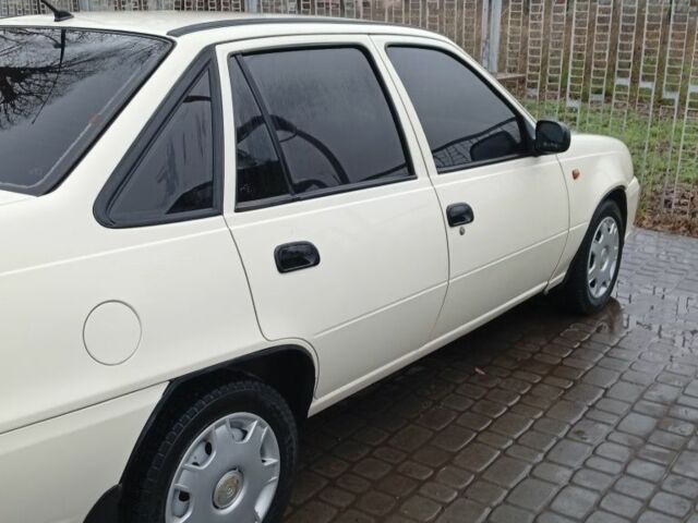 Белый Дэу Нексия, объемом двигателя 1.5 л и пробегом 111 тыс. км за 2200 $, фото 7 на Automoto.ua