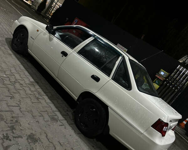 Белый Дэу Нексия, объемом двигателя 1.5 л и пробегом 100 тыс. км за 1750 $, фото 5 на Automoto.ua