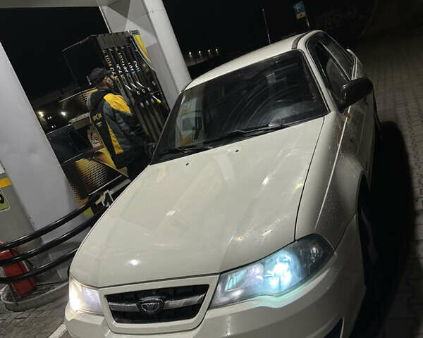 Белый Дэу Нексия, объемом двигателя 1.5 л и пробегом 100 тыс. км за 1750 $, фото 9 на Automoto.ua