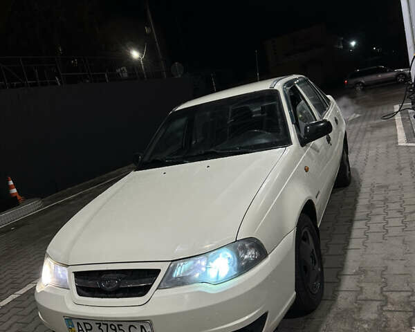 Белый Дэу Нексия, объемом двигателя 1.5 л и пробегом 100 тыс. км за 1750 $, фото 1 на Automoto.ua