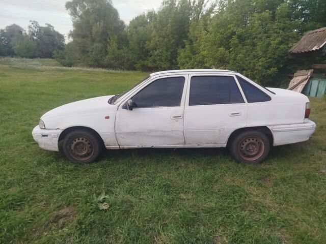 Белый Дэу Нексия, объемом двигателя 1.5 л и пробегом 999 тыс. км за 700 $, фото 2 на Automoto.ua