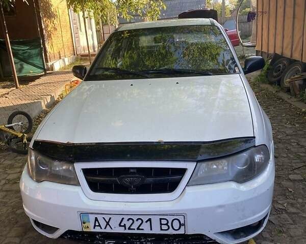 Белый Дэу Нексия, объемом двигателя 1.6 л и пробегом 400 тыс. км за 1335 $, фото 10 на Automoto.ua