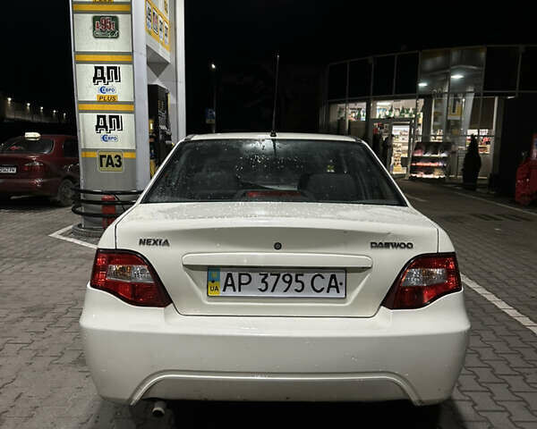 Белый Дэу Нексия, объемом двигателя 1.5 л и пробегом 100 тыс. км за 1750 $, фото 6 на Automoto.ua