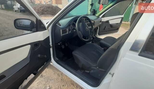 Белый Дэу Нексия, объемом двигателя 1.5 л и пробегом 104 тыс. км за 2700 $, фото 5 на Automoto.ua