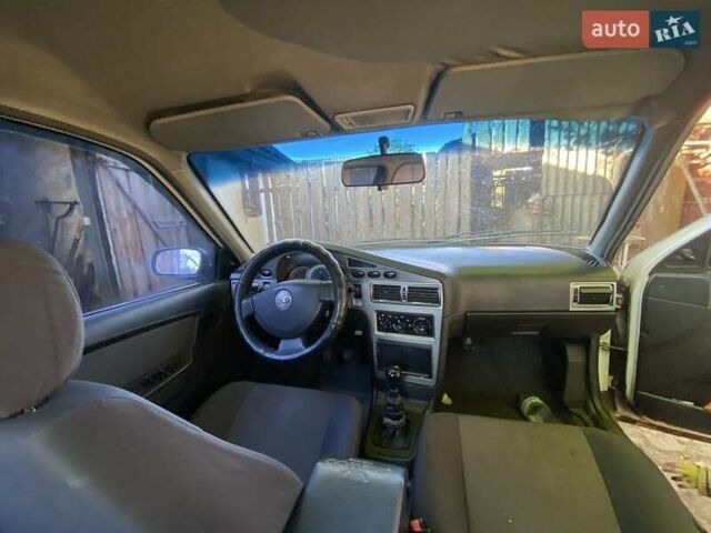 Белый Дэу Нексия, объемом двигателя 1.6 л и пробегом 400 тыс. км за 1335 $, фото 8 на Automoto.ua