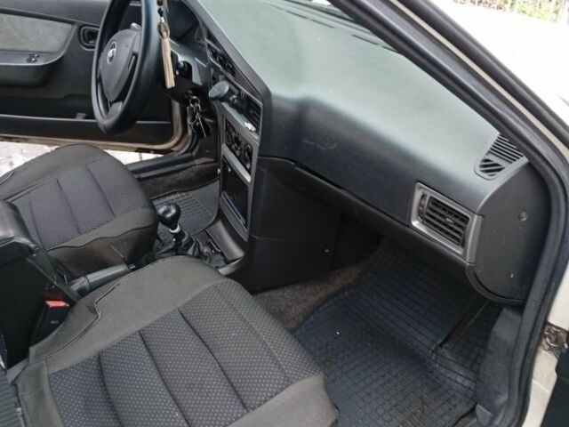 Белый Дэу Нексия, объемом двигателя 1.5 л и пробегом 111 тыс. км за 2200 $, фото 10 на Automoto.ua