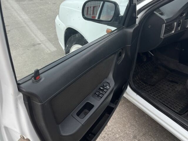 Белый Дэу Нексия, объемом двигателя 1.5 л и пробегом 203 тыс. км за 2000 $, фото 13 на Automoto.ua