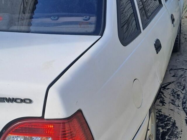 Белый Дэу Нексия, объемом двигателя 0 л и пробегом 267 тыс. км за 1370 $, фото 2 на Automoto.ua