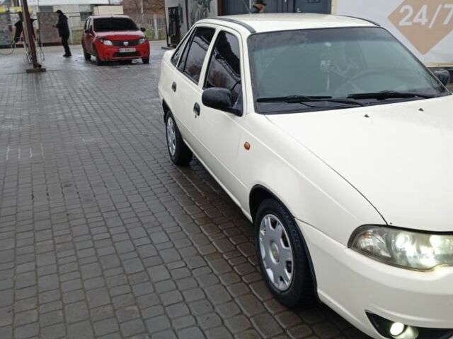 Белый Дэу Нексия, объемом двигателя 1.5 л и пробегом 111 тыс. км за 2200 $, фото 1 на Automoto.ua