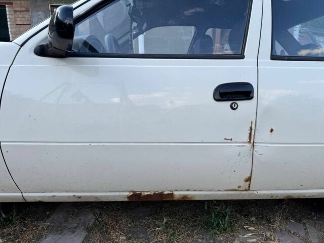 Белый Дэу Нексия, объемом двигателя 1.5 л и пробегом 97 тыс. км за 1700 $, фото 5 на Automoto.ua