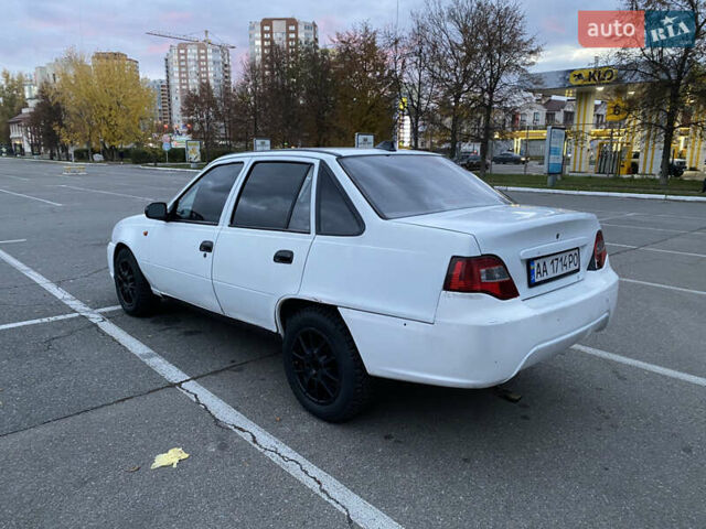 Деу Нексія 2009 у Києві на Automoto.ua Білий Деу Нексія, об'ємом двигуна 1.5 л та пробігом 180 тис. км за 1500 $, фото 7 на Automoto.ua