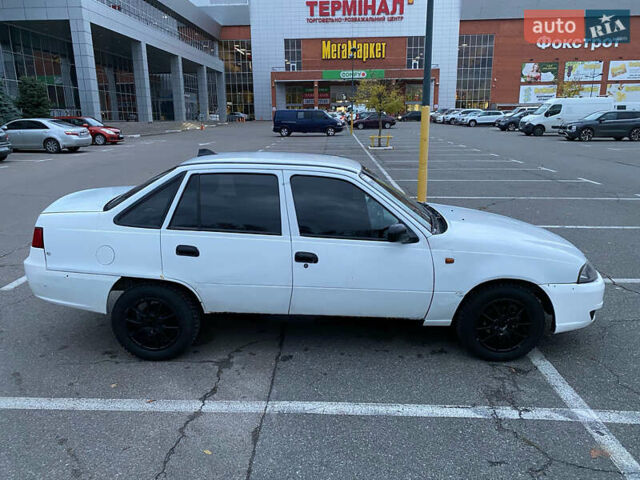 Деу Нексія 2009 у Києві на Automoto.ua Білий Деу Нексія, об'ємом двигуна 1.5 л та пробігом 180 тис. км за 1500 $, фото 4 на Automoto.ua