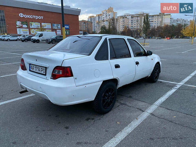 Деу Нексія 2009 у Києві на Automoto.ua Білий Деу Нексія, об'ємом двигуна 1.5 л та пробігом 180 тис. км за 1500 $, фото 5 на Automoto.ua