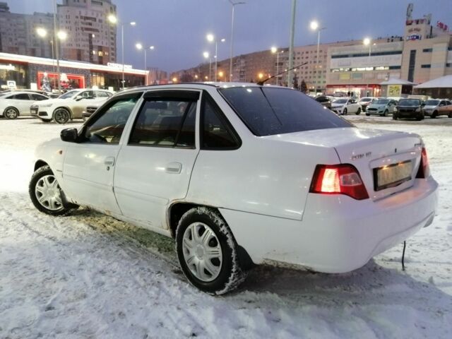 Белый Дэу Нексия, объемом двигателя 3.5 л и пробегом 210 тыс. км за 1307 $, фото 3 на Automoto.ua