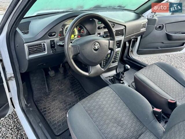 Белый Дэу Нексия, объемом двигателя 1.5 л и пробегом 209 тыс. км за 2399 $, фото 21 на Automoto.ua