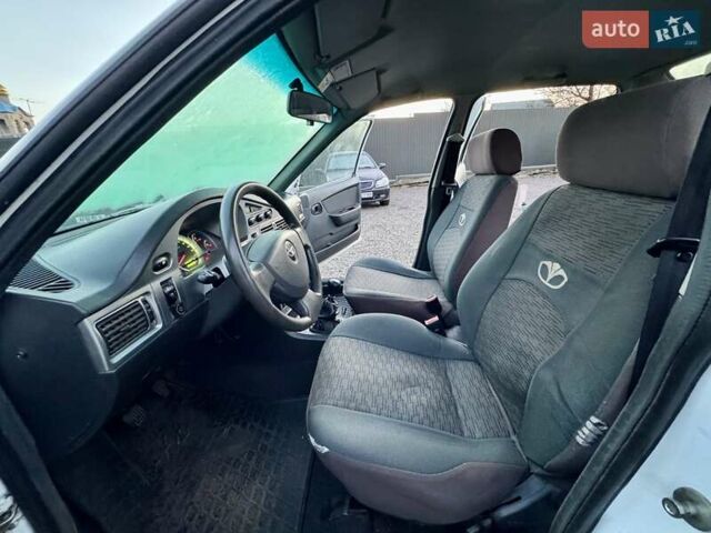 Белый Дэу Нексия, объемом двигателя 1.5 л и пробегом 209 тыс. км за 2399 $, фото 17 на Automoto.ua