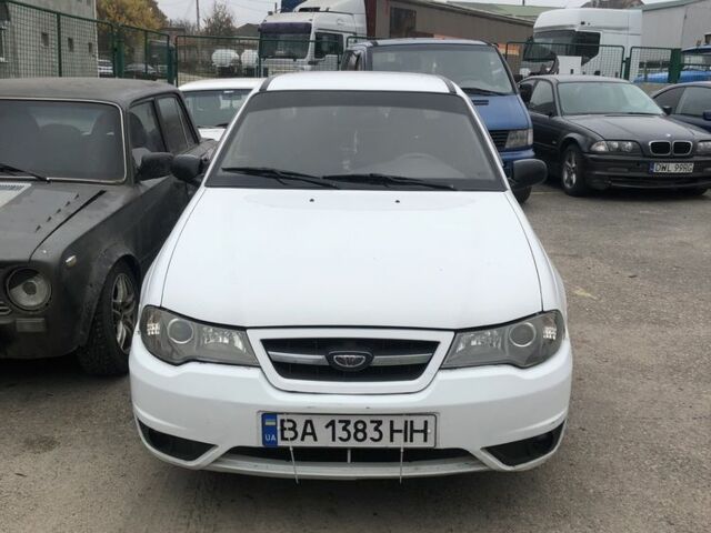 Белый Дэу Нексия, объемом двигателя 1.6 л и пробегом 298 тыс. км за 1650 $, фото 4 на Automoto.ua